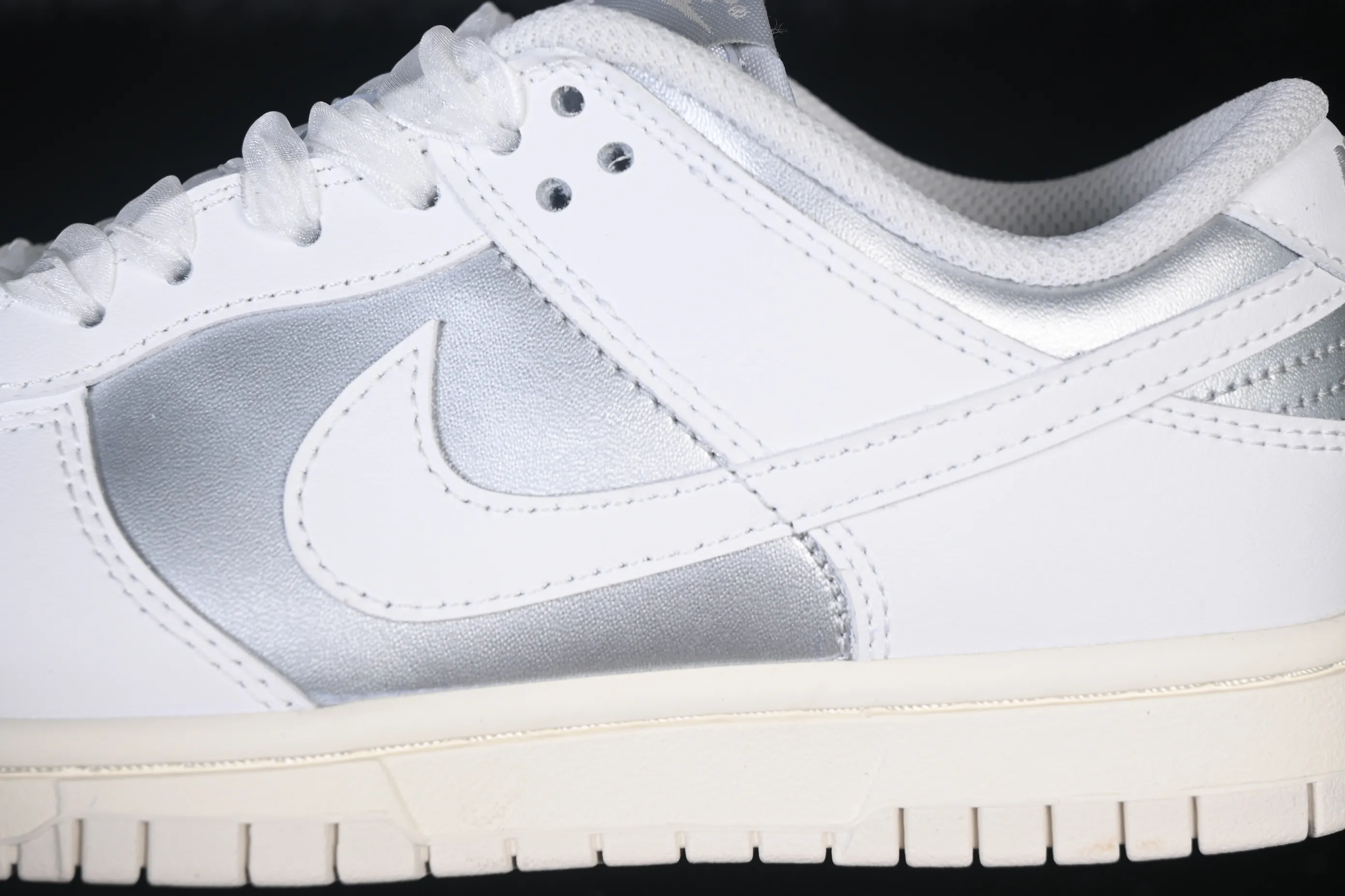 All categories Nk SB Dunk series Nk SB Dunk Low low-top sneakers Nike SB Dunk Low silver low-top casual sneakers IB7311-001